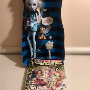 Monster High Abbey's Doll & Monster High Book